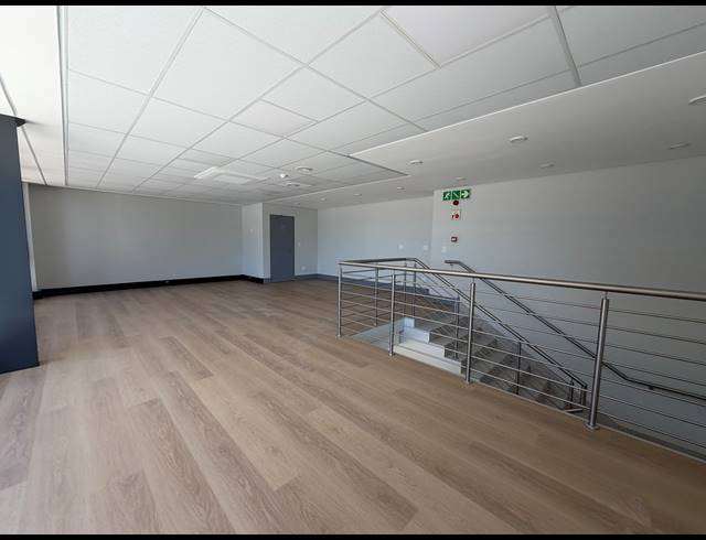 440M² WAREHOUSE TO LET IN STIKLAND INDUSTRIAL